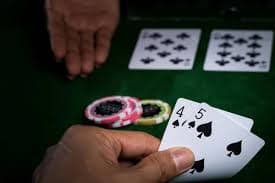 Tampilan antarmuka permainan live-dealer Dream Gaming menunjukkan tabel baccarat dengan statistik permainan dan opsi taruhan